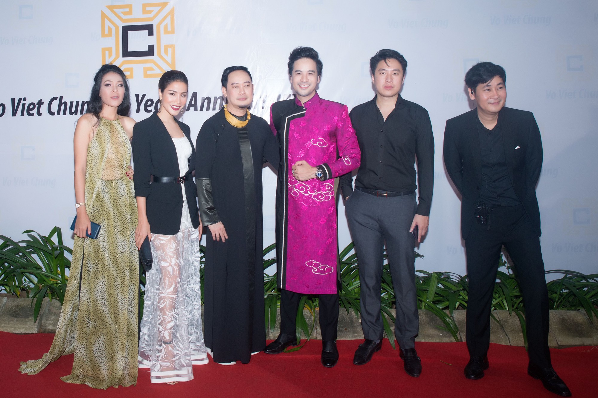 Đo&agrave;n Minh T&agrave;i l&agrave;m MC kỷ niệm 25 năm của NTK V&otilde; Việt Chung - Ảnh 5.