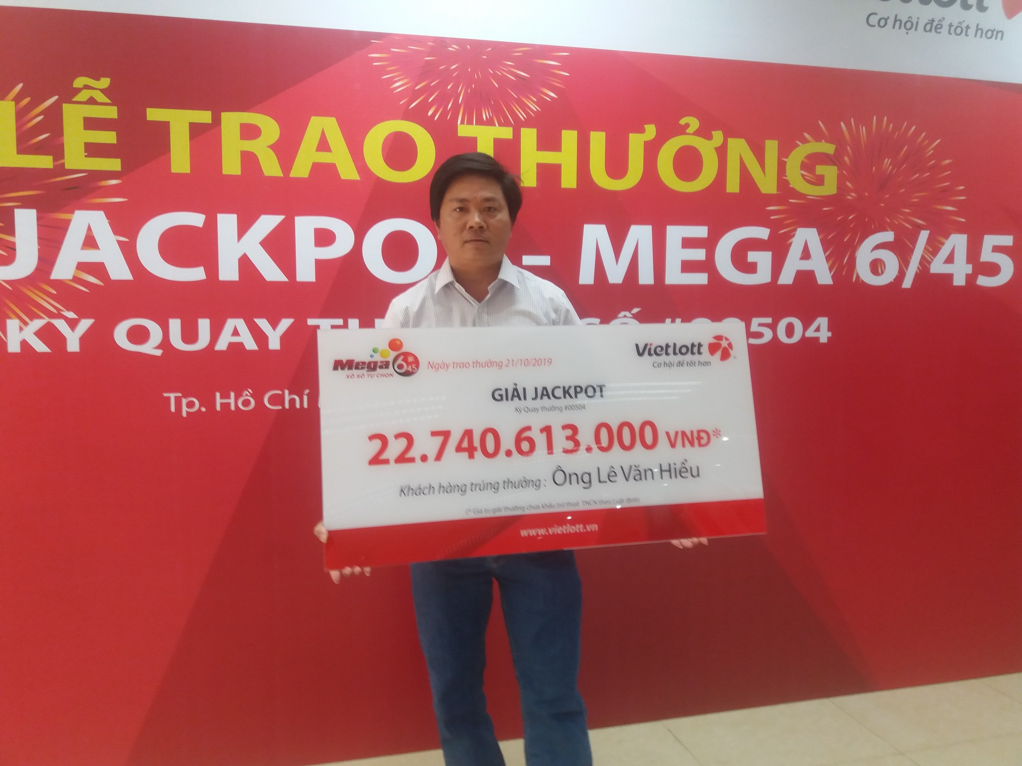 Người hai lần công khai danh tính trúng Jackpot nhận thưởng hơn 22,7 tỉ đồng
