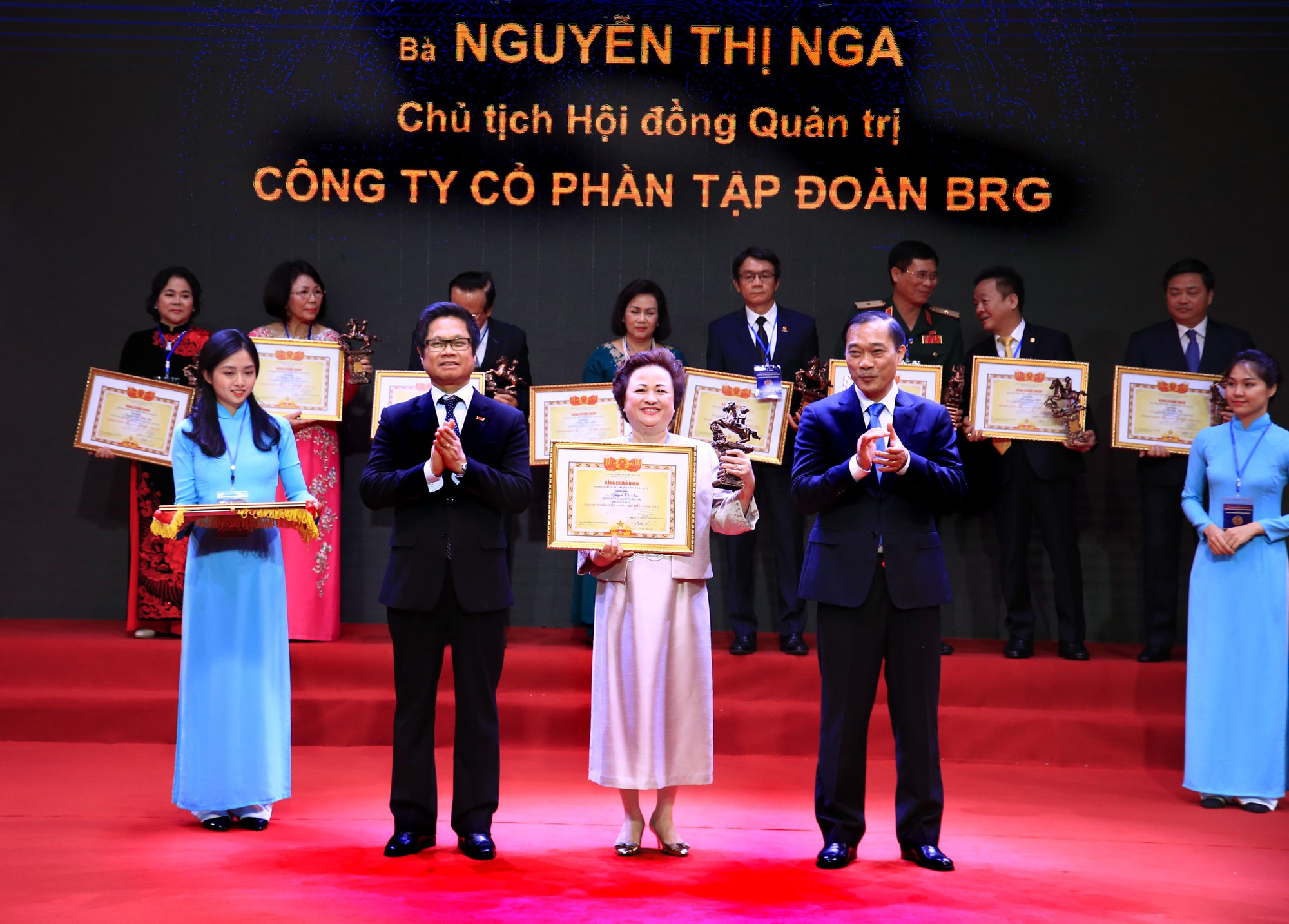 Chủ tịch Tập đoàn BRG, Madame Nguyễn Thị Nga được vinh danh "Doanh nhân Việt Nam tiêu biểu - Cúp Thánh Gióng"