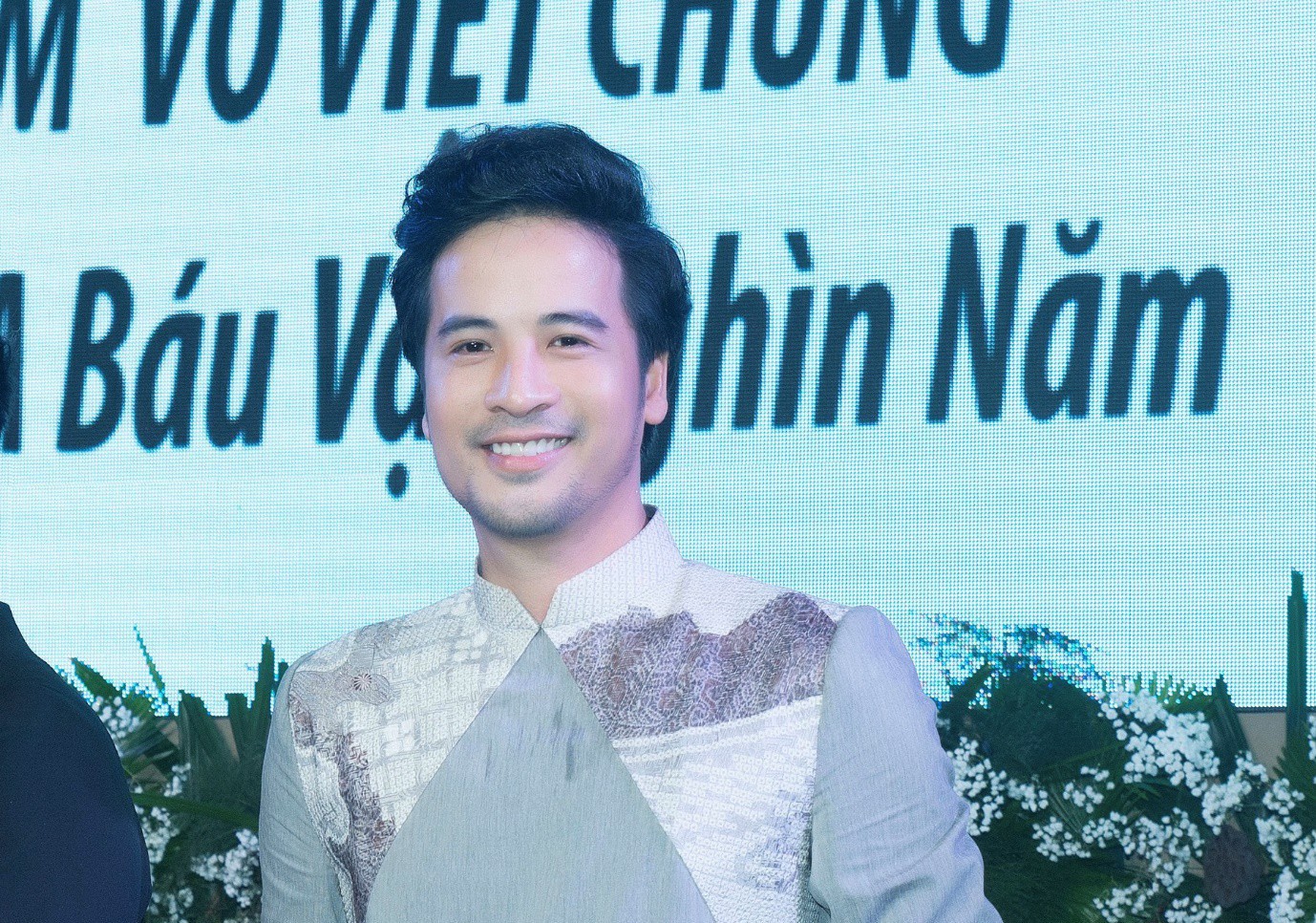 Đoàn Minh Tài làm MC kỷ niệm 25 năm của NTK Võ Việt Chung