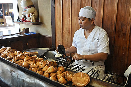 Tiệm bánh tiên tri ở Nhật Bản - Ảnh 1.