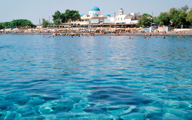 Ngắm những ng&ocirc;i nh&agrave; tường trắng m&aacute;i xanh ở Santorini - Ảnh 1.