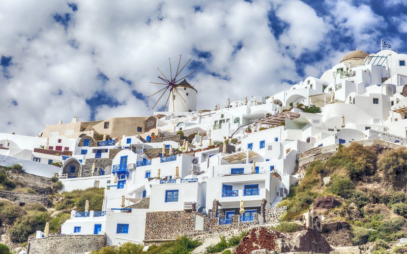 Ngắm những ng&ocirc;i nh&agrave; tường trắng m&aacute;i xanh ở Santorini - Ảnh 12.