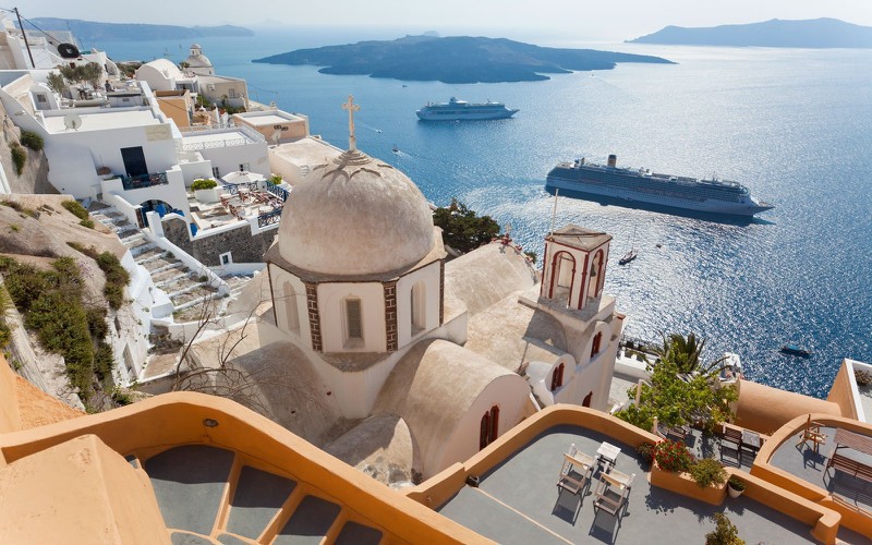 Ngắm những ng&ocirc;i nh&agrave; tường trắng m&aacute;i xanh ở Santorini - Ảnh 15.