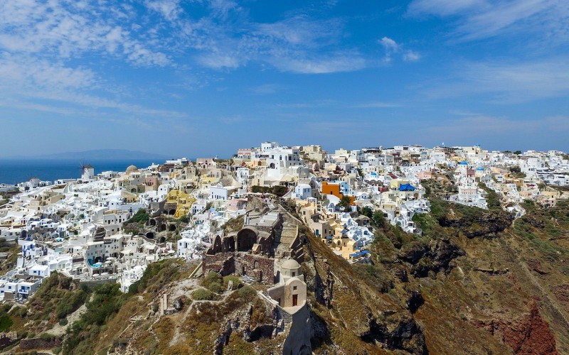Ngắm những ng&ocirc;i nh&agrave; tường trắng m&aacute;i xanh ở Santorini - Ảnh 19.
