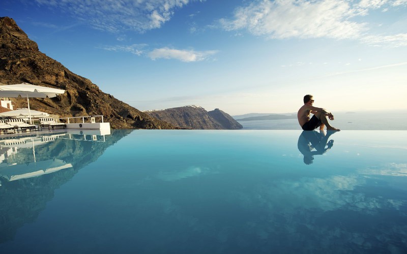 Ngắm những ng&ocirc;i nh&agrave; tường trắng m&aacute;i xanh ở Santorini - Ảnh 5.