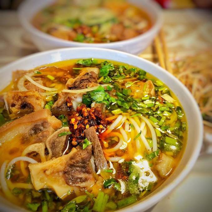 Báo nước ngoài gợi ý 10 quán bún bò Huế ngon ở TP HCM - Ảnh 8.