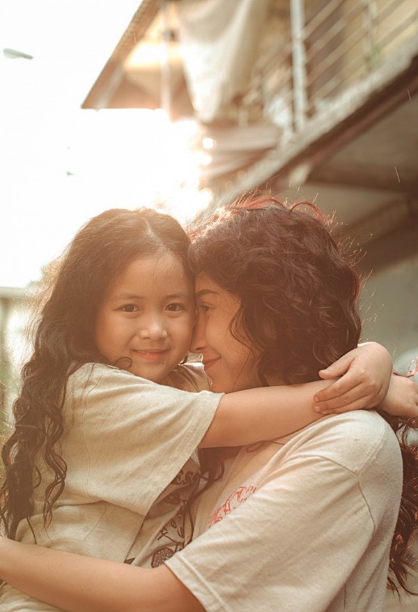 Khả Như v&agrave; b&eacute; Ng&acirc;n Chi h&oacute;a mẹ con b&aacute; đạo - Ảnh 6.