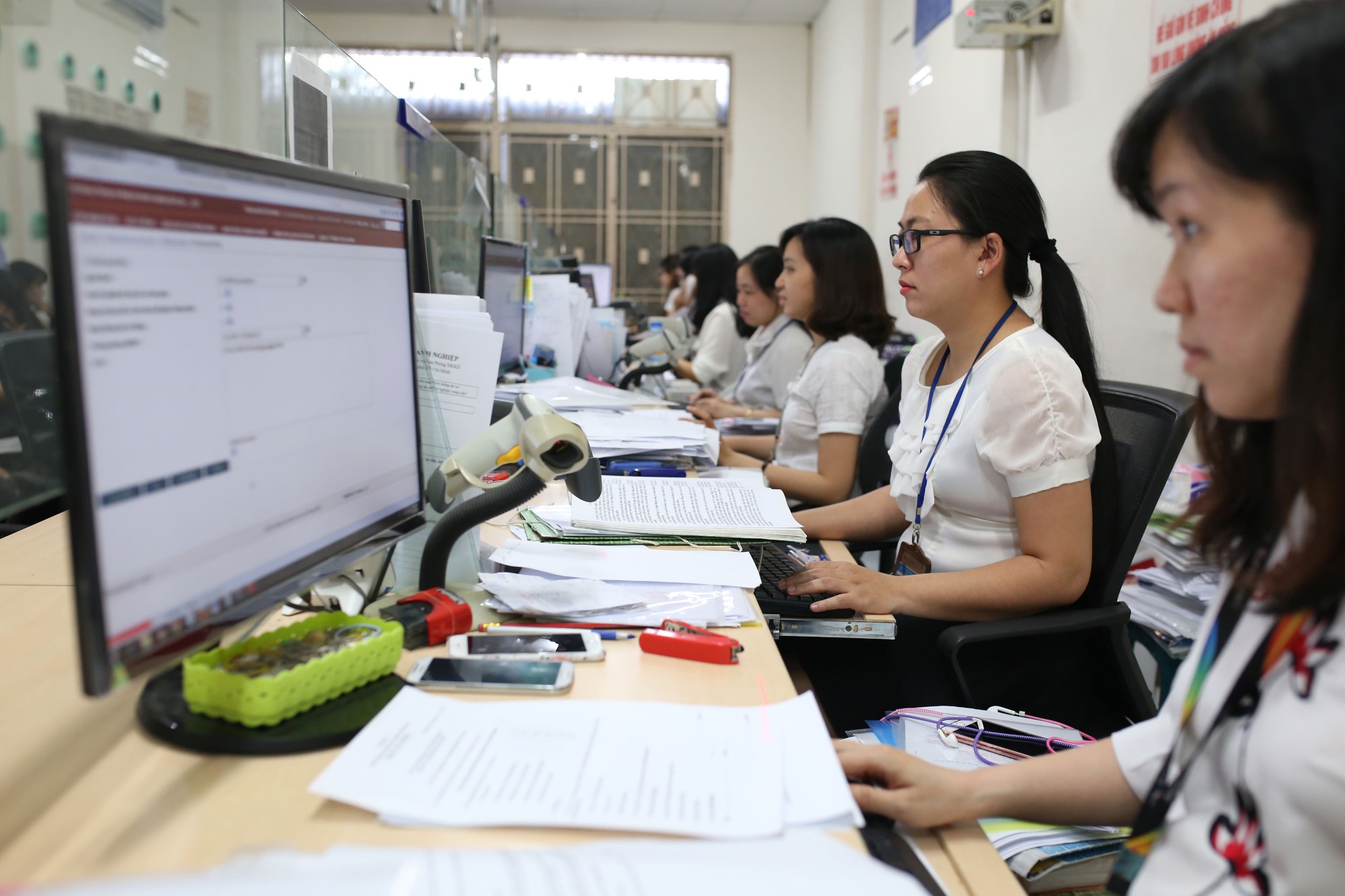 Tiền đ&acirc;u để tăng lương? - Ảnh 1.