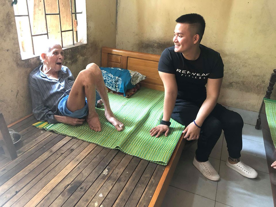 Chàng khuyết chân với tấm lòng từ thiện