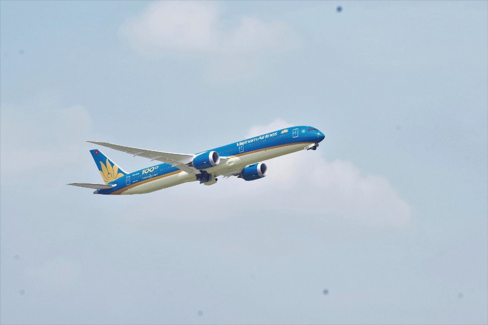 Phó Thủ tướng ngồi thử siêu máy bay, chiếc máy bay thứ 100 của Vietnam Airlines - Ảnh 10.