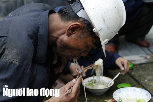 Tăng tuổi nghỉ hưu: H&atilde;y thử xuống l&agrave;m c&ocirc;ng nh&acirc;n một ng&agrave;y - Ảnh 3.