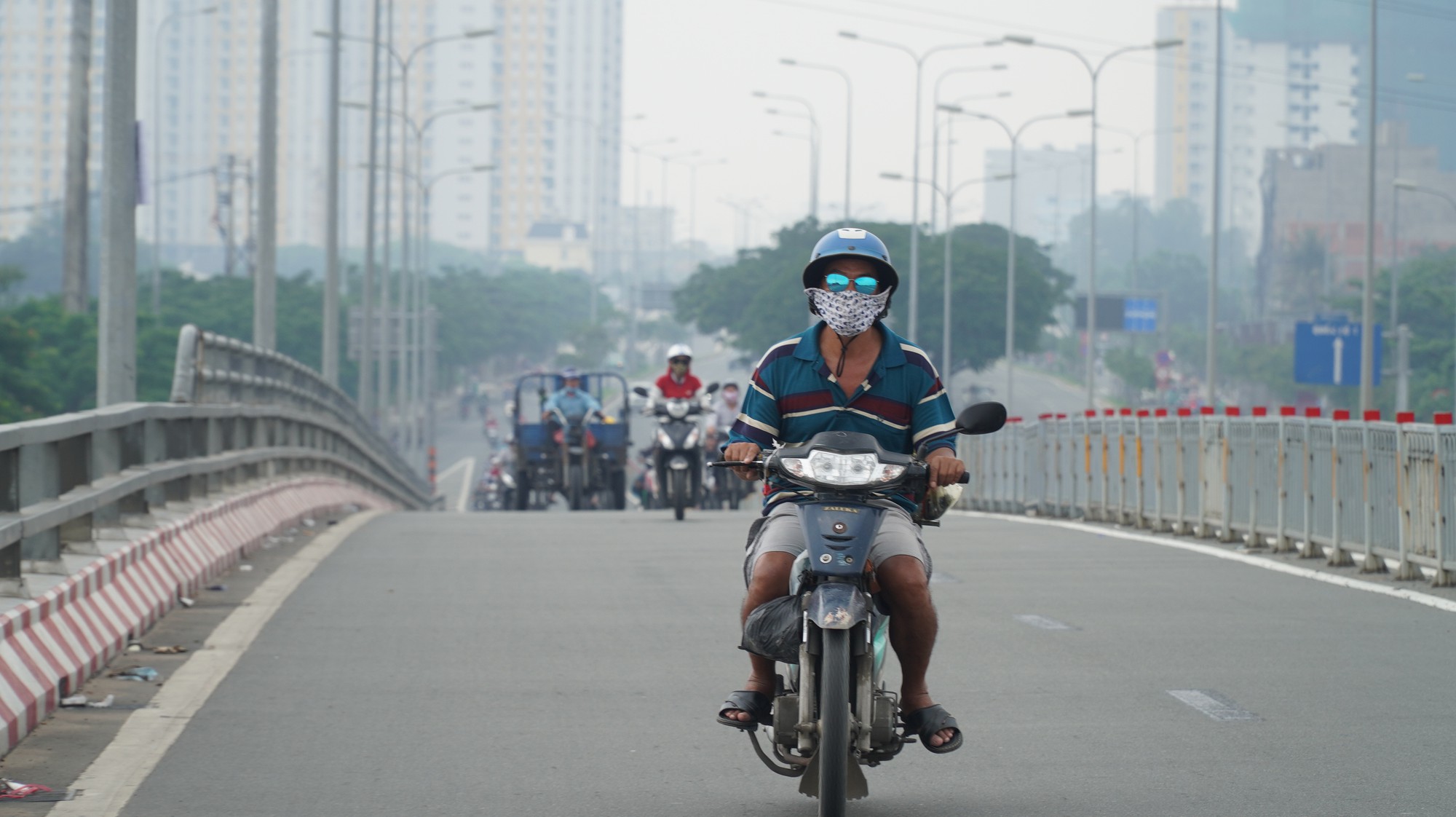 Bầu trời TP HCM lại chuyển màu, cảnh báo ô nhiễm