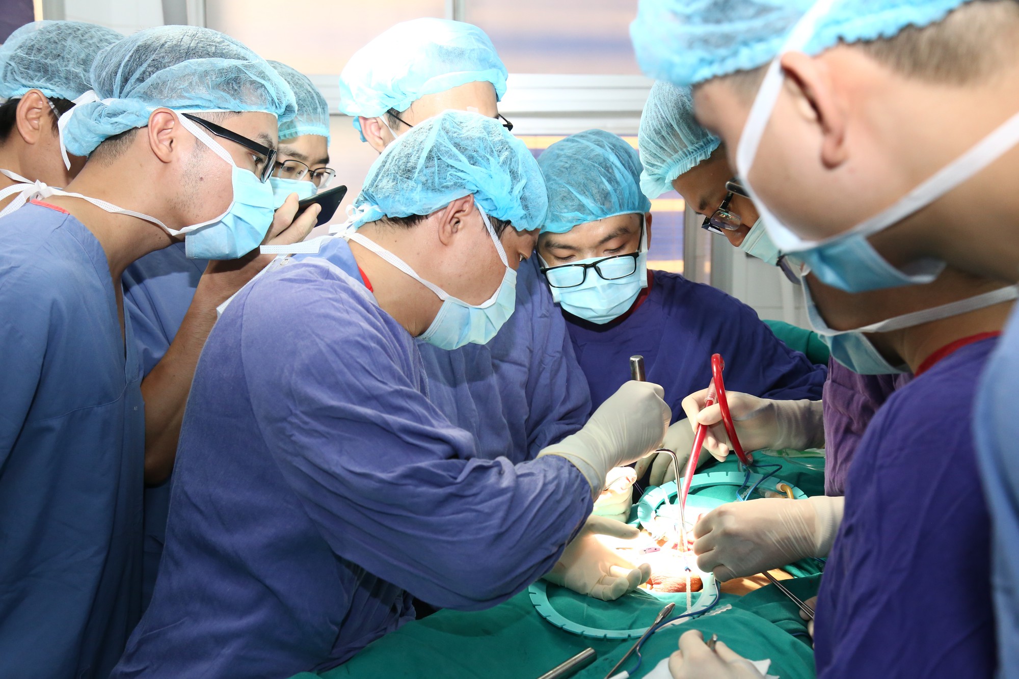 Làm mới "cậu nhỏ" cho nam thanh niên trải qua 18 lần mổ sau khi bị vỡ xương chậu, gẫy xương đùi