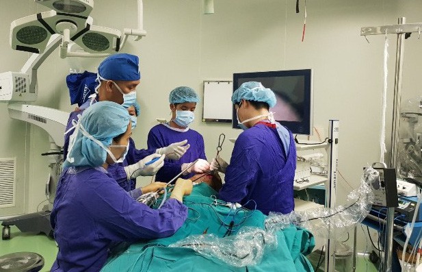 H&uacute;t bỏ 6,5 kg mỡ cho người phụ nữ c&oacute; v&ograve;ng 2 si&ecirc;u khủng - Ảnh 2.