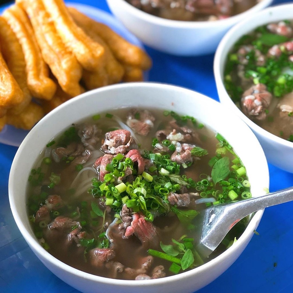Đi tìm 5 quán phở đông khách bậc nhất ở Hà Nội