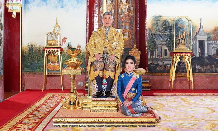 Ho&agrave;ng qu&yacute; phi Th&aacute;i Lan bị phế truất v&igrave; tranh ng&ocirc;i ho&agrave;ng hậu - Ảnh 4.