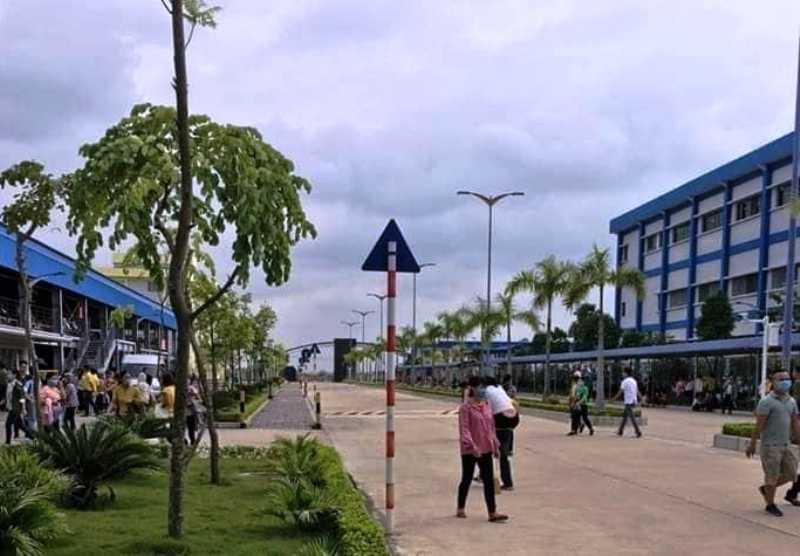 Binh chủng H&oacute;a học v&agrave;o cuộc t&igrave;m nguy&ecirc;n nh&acirc;n vụ h&agrave;ng trăm c&ocirc;ng nh&acirc;n li&ecirc;n tục ngất xỉu - Ảnh 1.