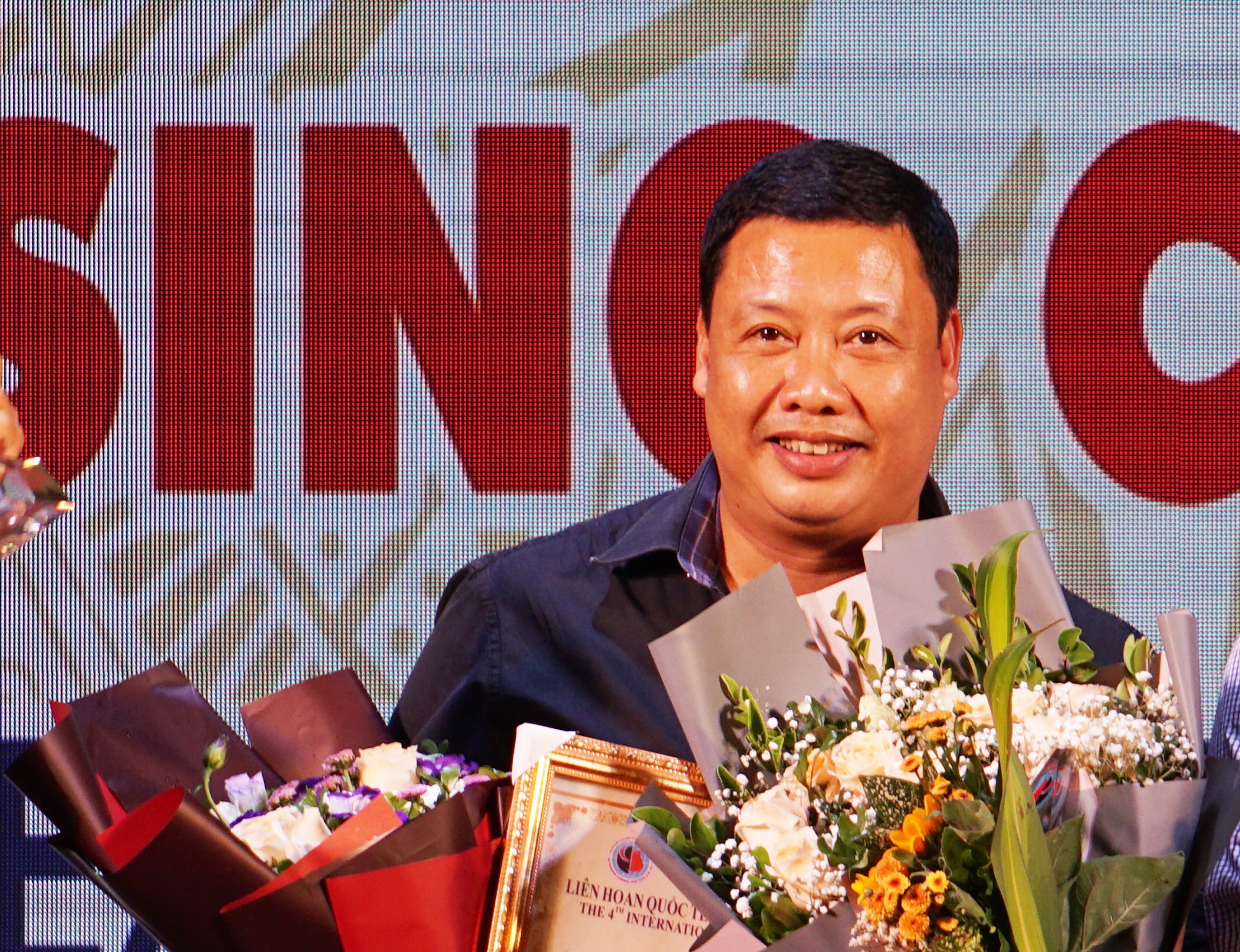 NSND Nguyễn Tiến Dũng mừng công vở "Thân phận nàng Kiều"