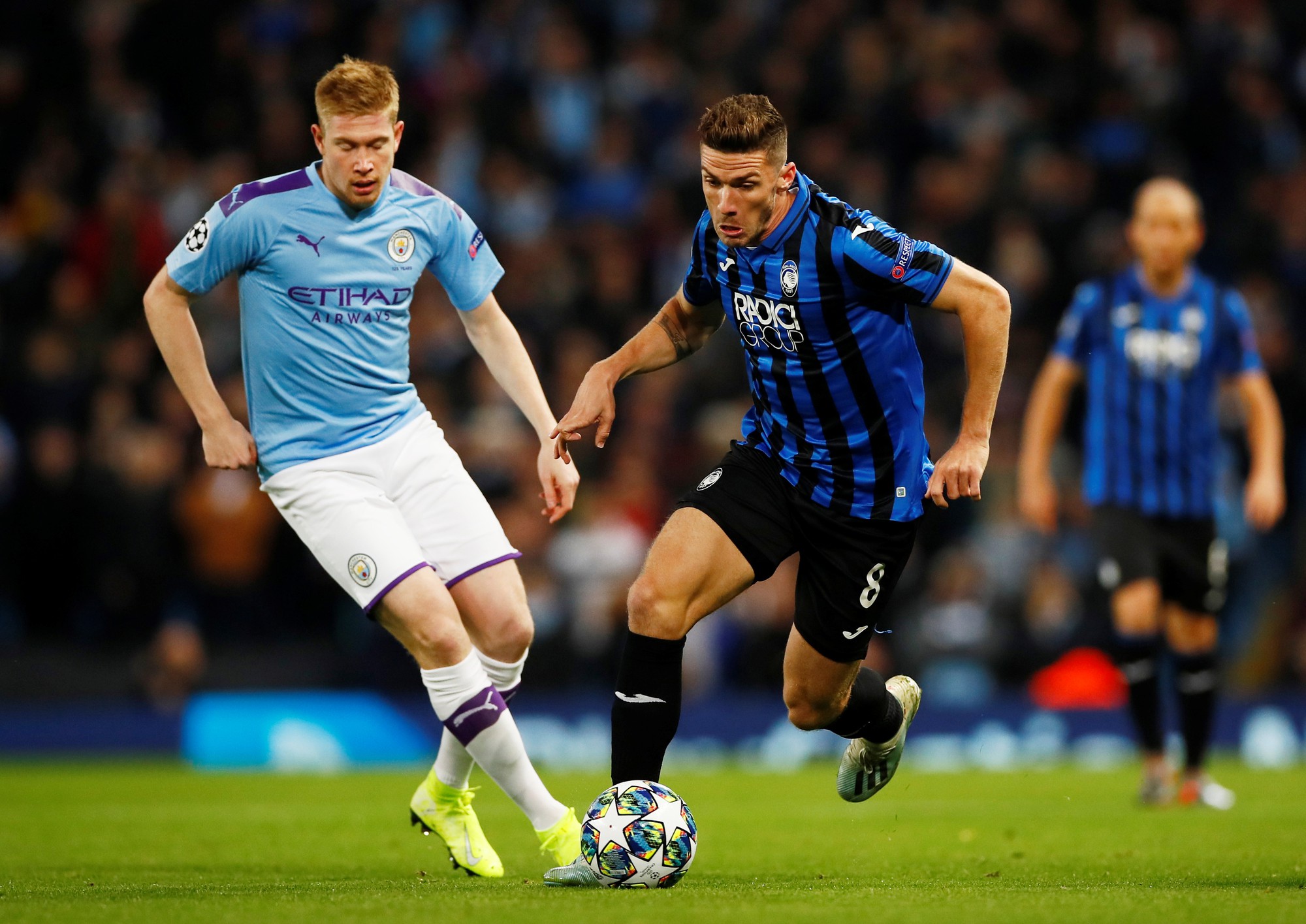 "Đại gia" Man City ra đòn, Sterling thăng hoa trên đỉnh châu Âu