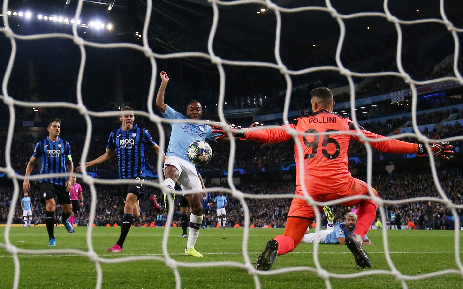Đại gia Man City ra đòn, Sterling thăng hoa trên đỉnh châu Âu - Ảnh 5.