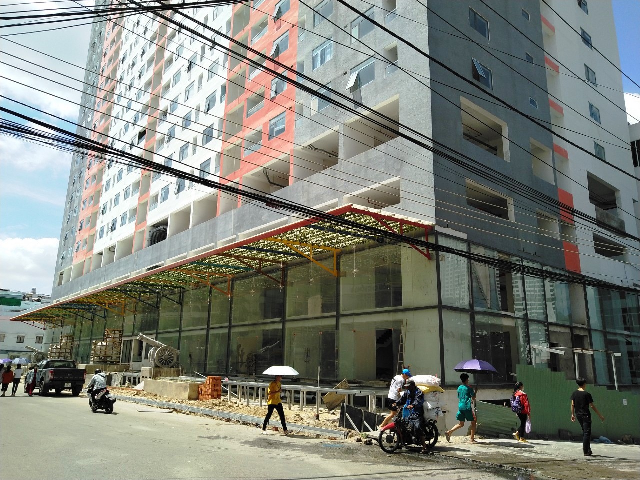 Chung cư hạng sang bán hàng chục căn hộ cho người nước ngoài một cách khó hiểu
