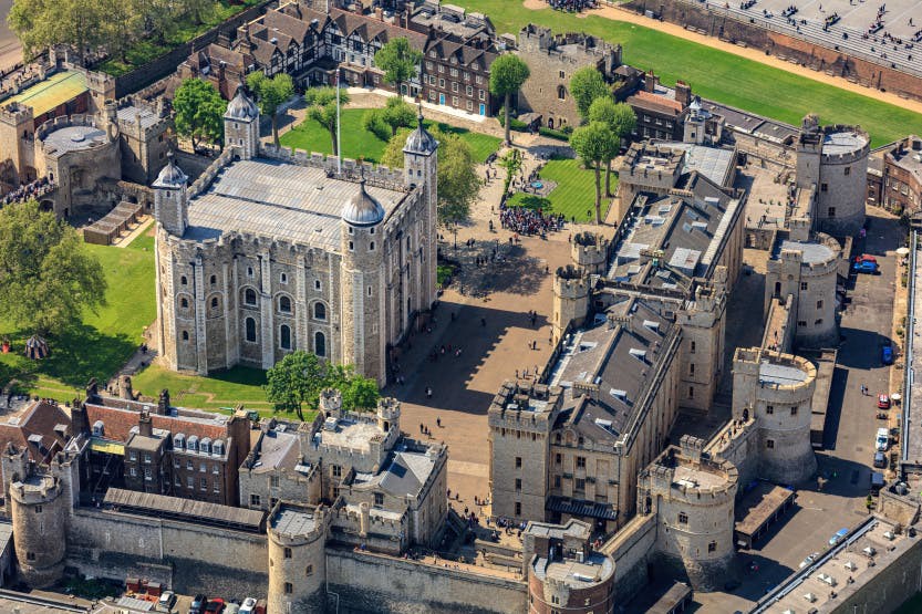 Ph&aacute;t hiện người đ&agrave;n b&agrave; bị ni&ecirc;m phong trong vữa Th&aacute;p London 5 thế kỷ - Ảnh 1.