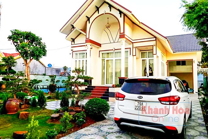 Phơi bày bí mật về "thầy Quảng Lâm" bên ngôi biệt thự xa hoa