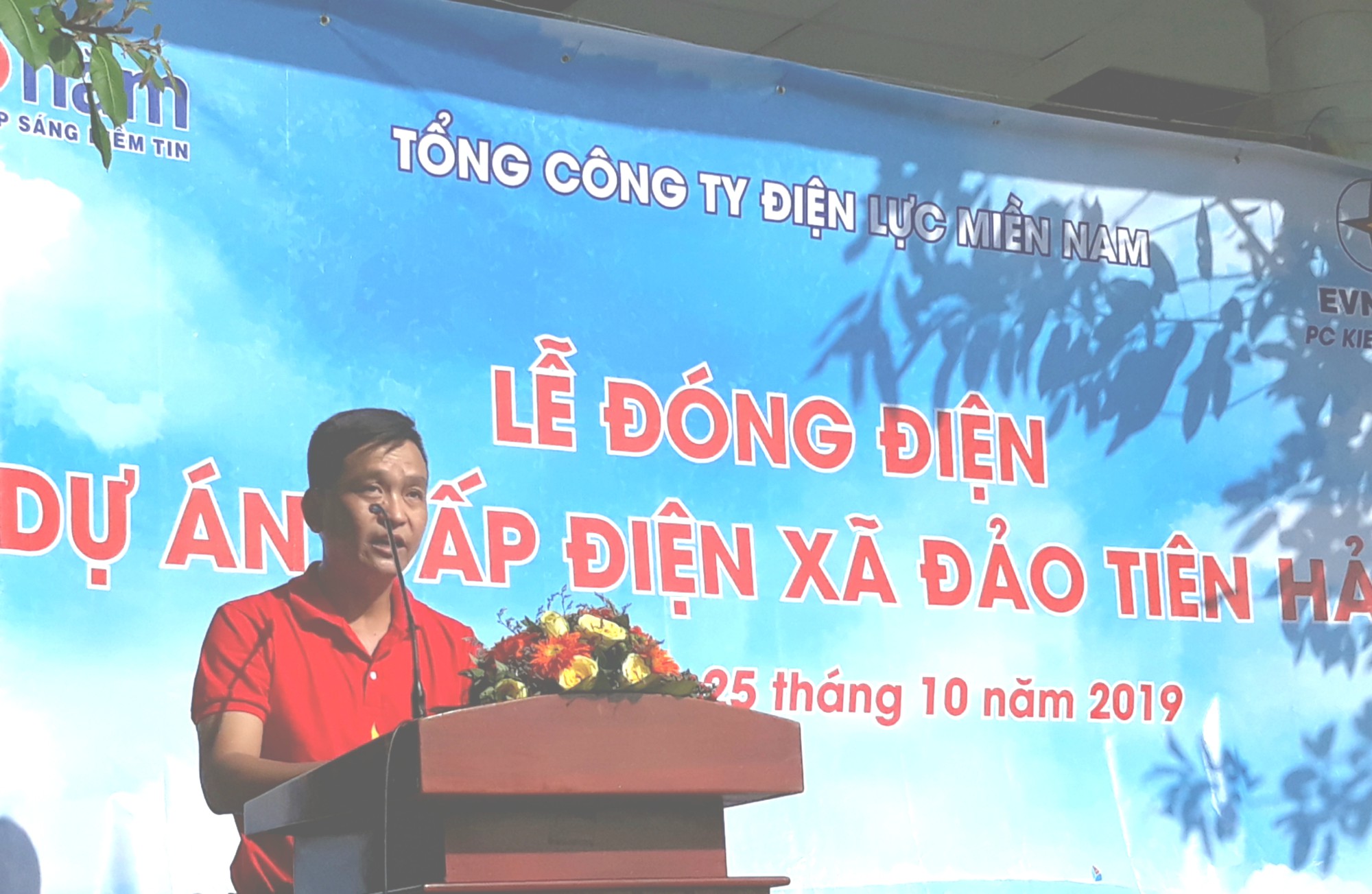 Cờ Tổ quốc tung bay trên đảo Hòn Tre - Ảnh 5.