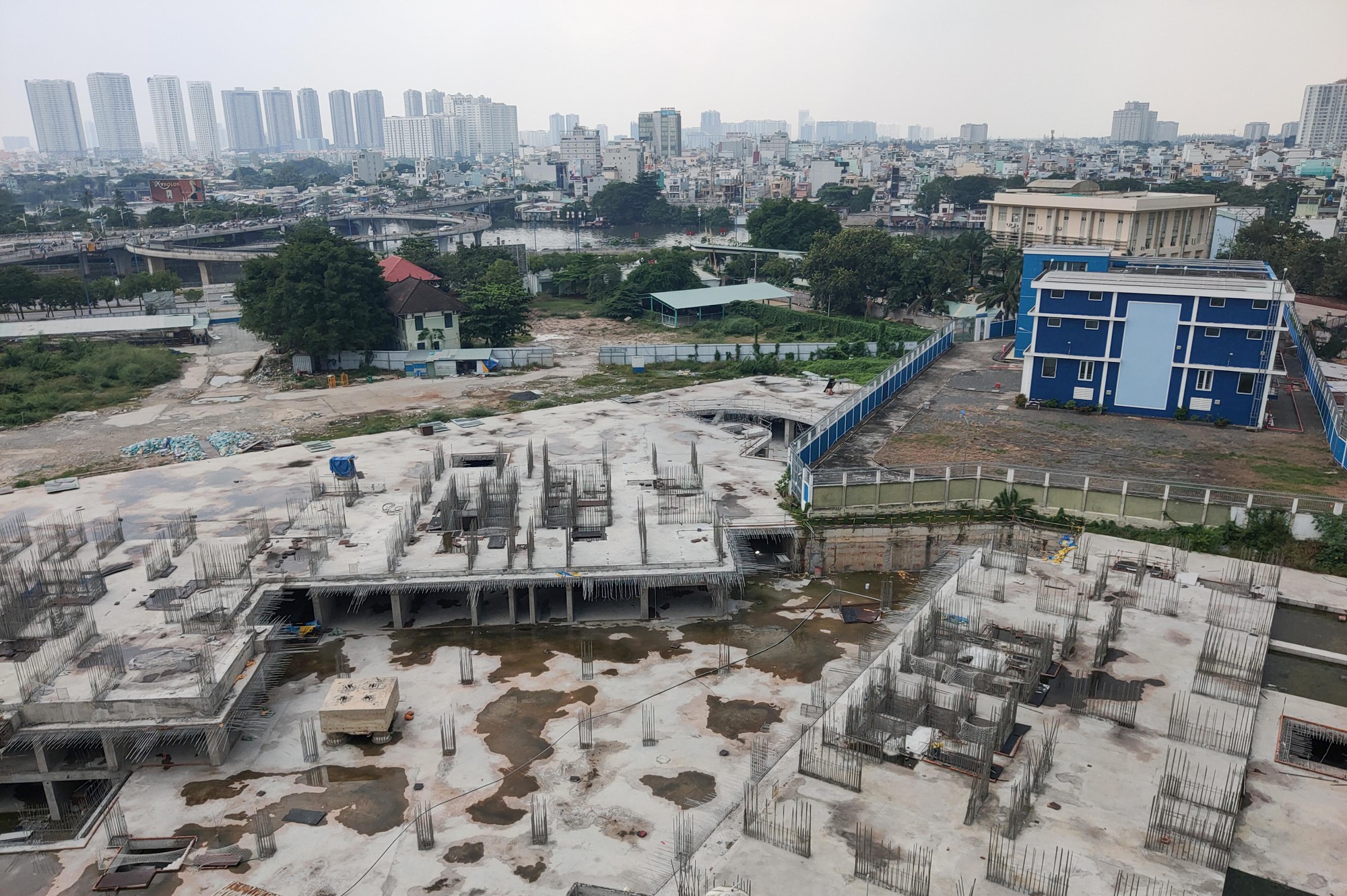 Cận cảnh khu phức hợp Dragon Riverside City 35.000 m2 bị cưỡng chế tại TP HCM - Ảnh 5.
