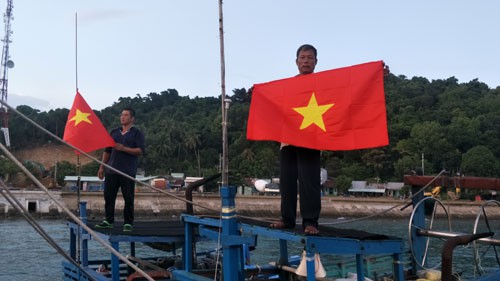 H&acirc;n hoan đ&oacute;n cờ Tổ quốc - Ảnh 2.