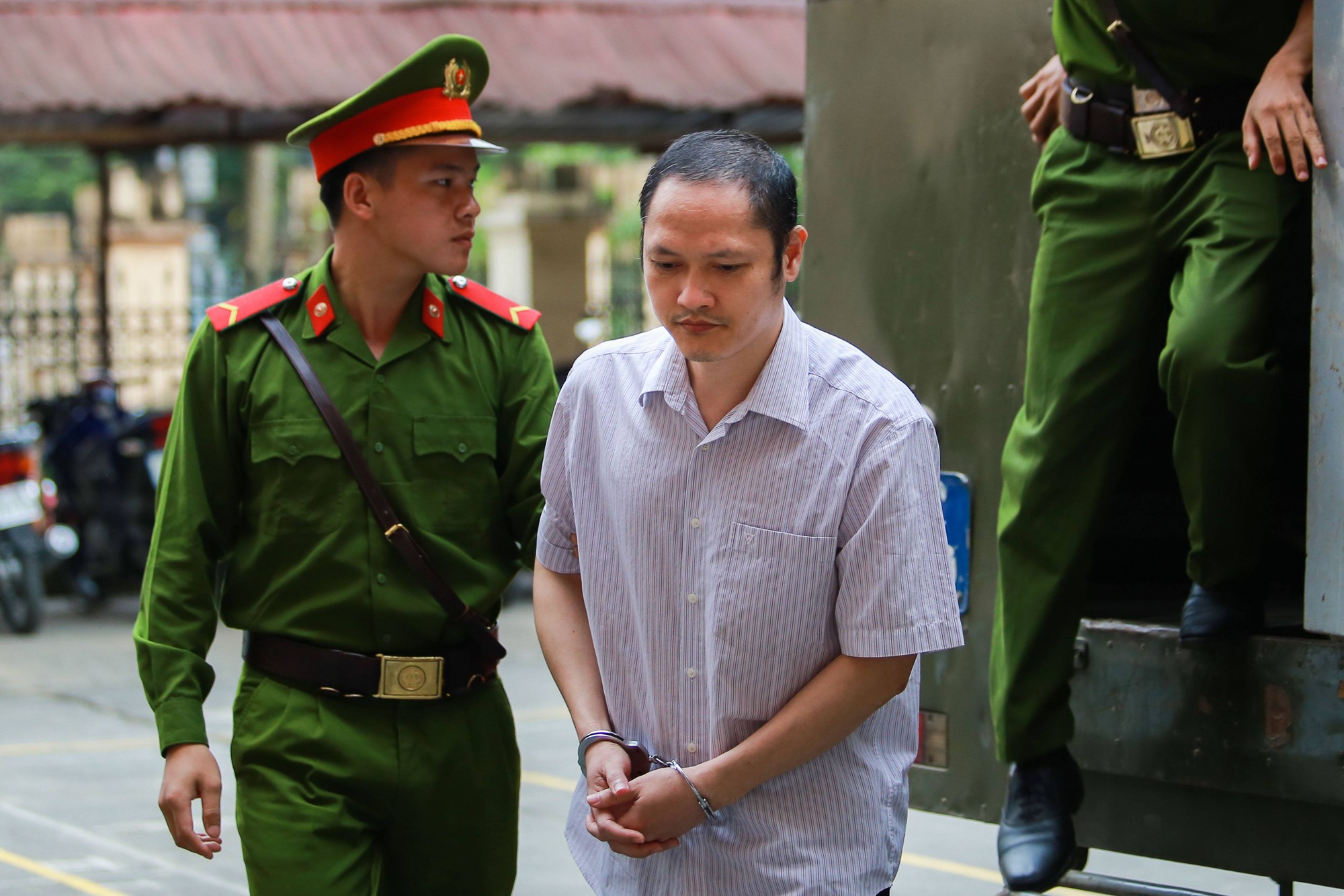 Gian lận thi cử ở Hà Giang: Tòa kiến nghị Bộ Công an điều tra có hay không việc đưa và nhận hối lộ - Ảnh 1.