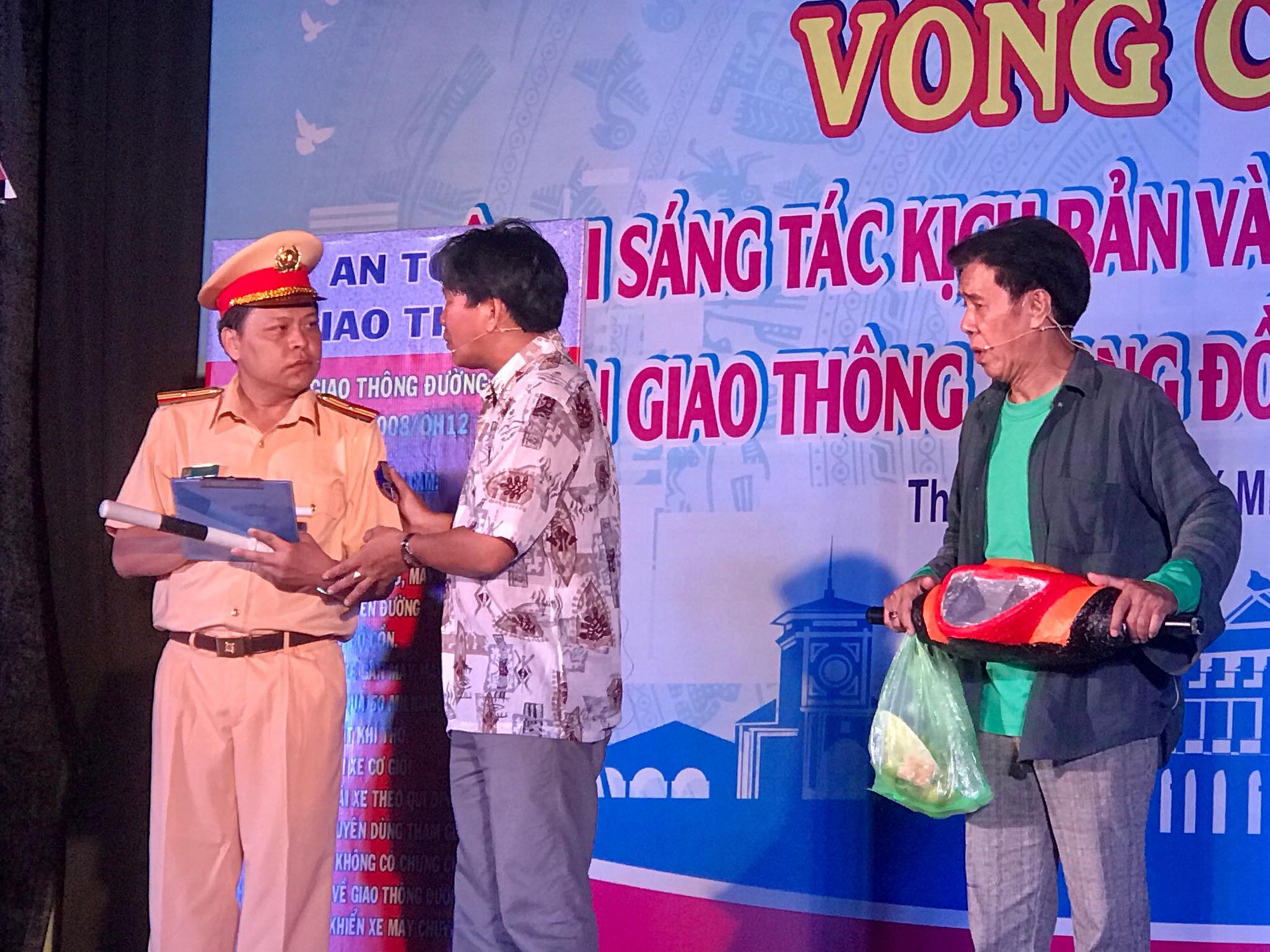 Sôi nổi hội thi tiểu phẩm trong đồng bào dân tộc thiểu số về an toàn giao thông - Ảnh 3.