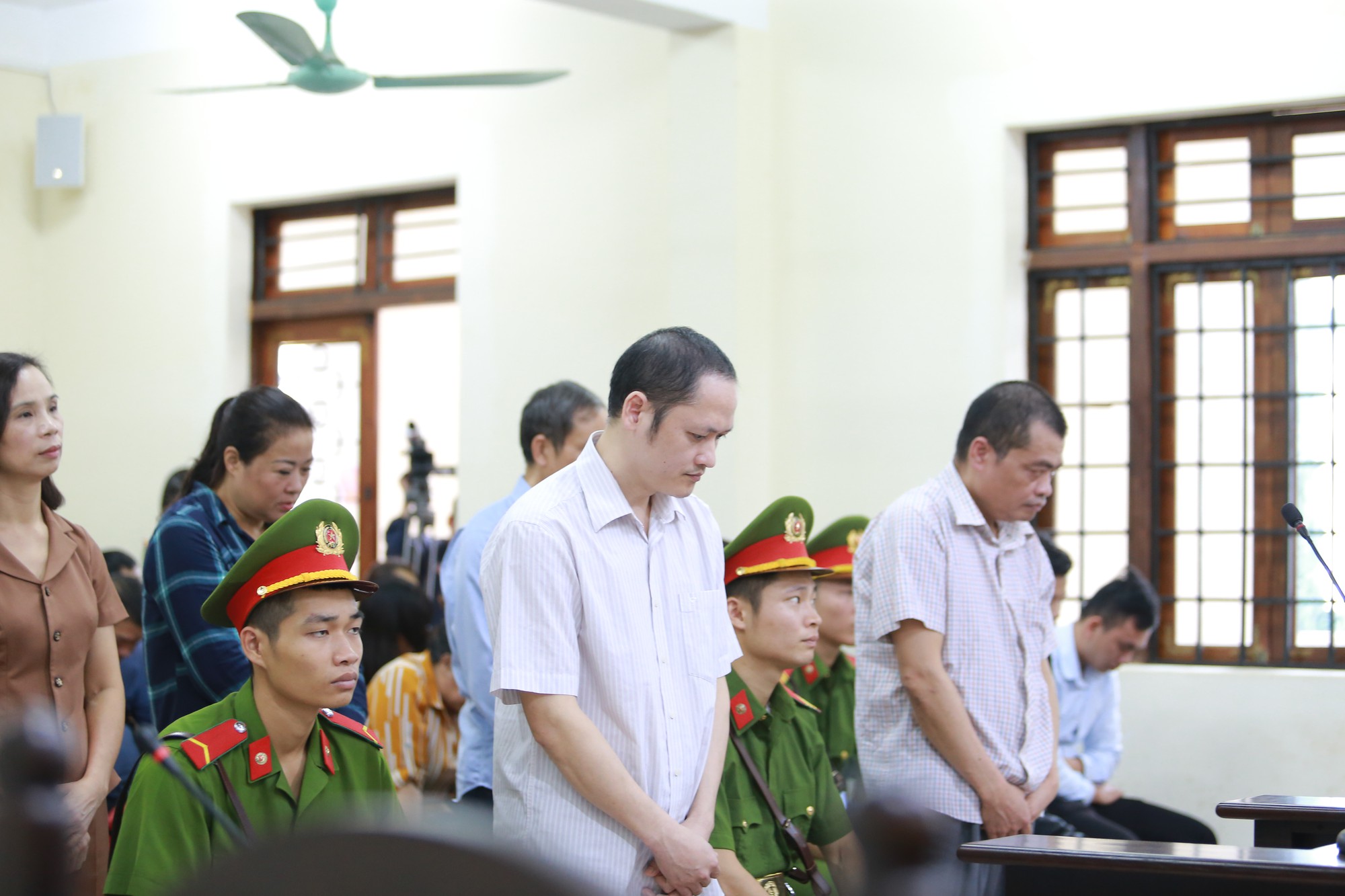 H&agrave; Giang kỷ luật vợ Chủ tịch tỉnh v&igrave; nhờ vả n&acirc;ng điểm thi cho người th&acirc;n - Ảnh 2.
