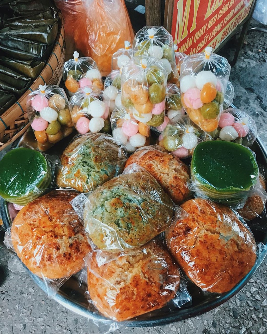 Tung l&ograve; m&ograve; v&agrave; những đặc sản trứ danh ở An Giang - Ảnh 1.