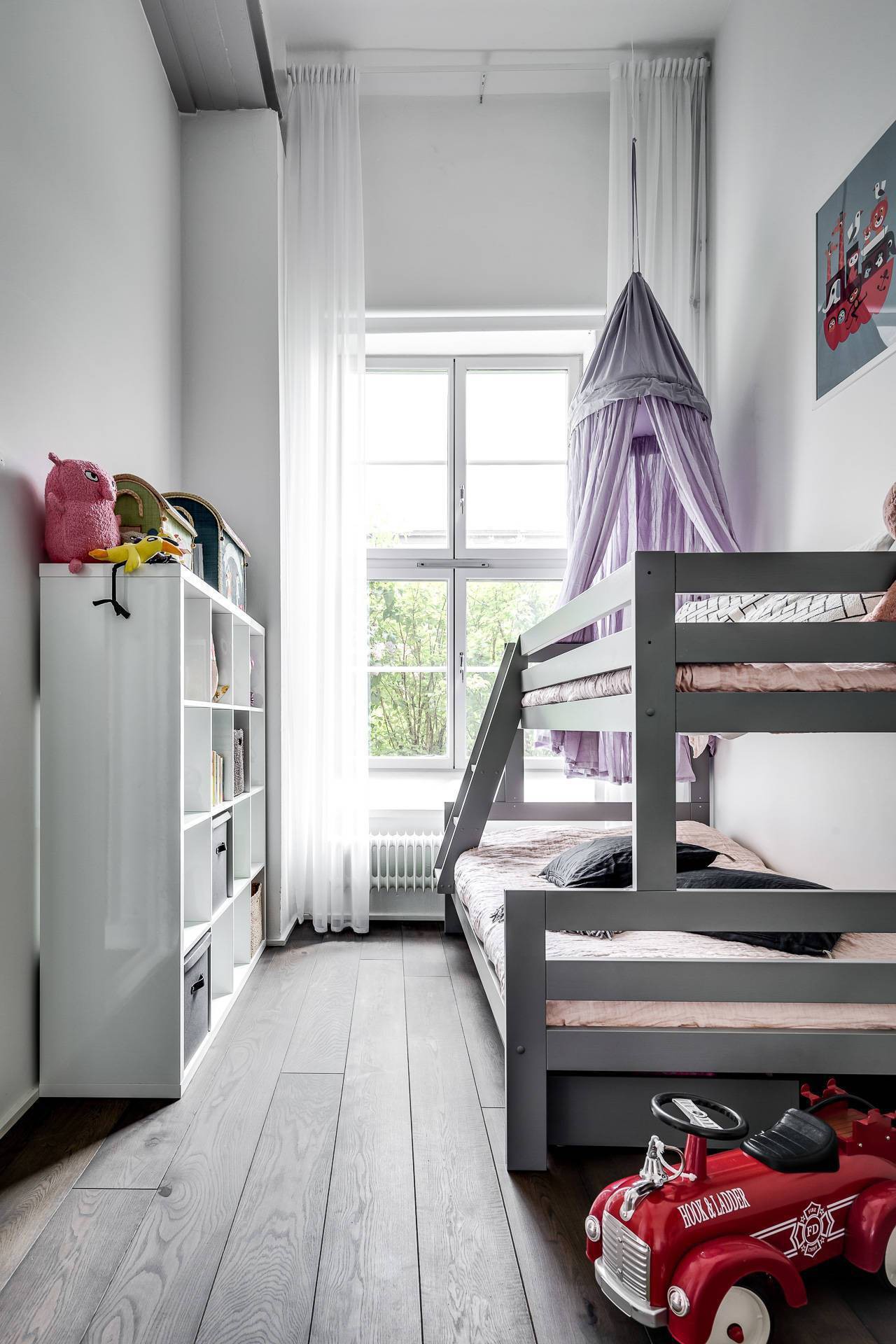 Tận dụng trần cao, thiết kế th&ecirc;m g&aacute;c lửng cho căn hộ si&ecirc;u xinh  - Ảnh 16.