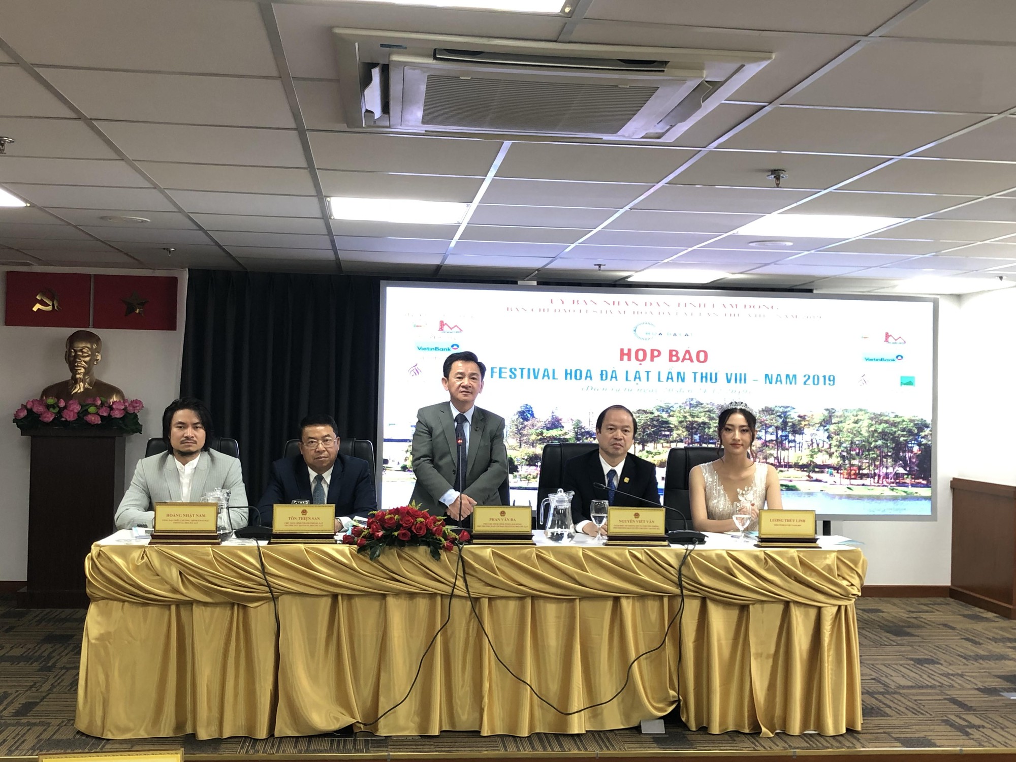Festival hoa Đ&agrave; Lạt 2019 c&oacute; g&igrave; đặc biệt m&agrave; thu h&uacute;t 300.000 lượt kh&aacute;ch? - Ảnh 1.