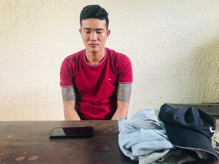 Bắt kẻ bịt mặt chặn xe, dùng dao khống chế cướp tiền phụ nữ đi đường