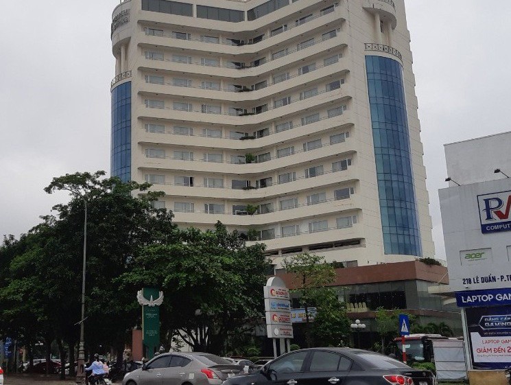 Rơi từ tầng 8 khách sạn, Phó phòng Kế toán Trường ĐH thiệt mạng