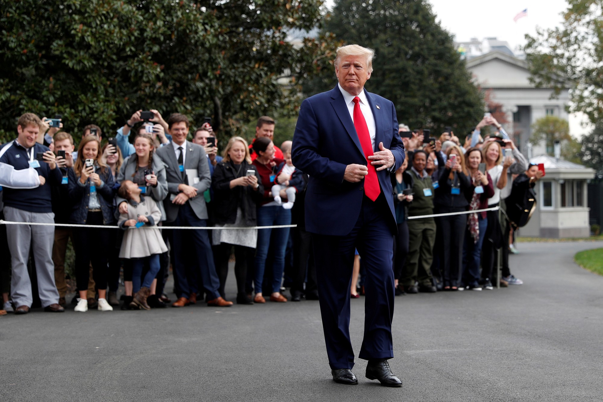 Ông Donald Trump lại trúng đòn pháp lý