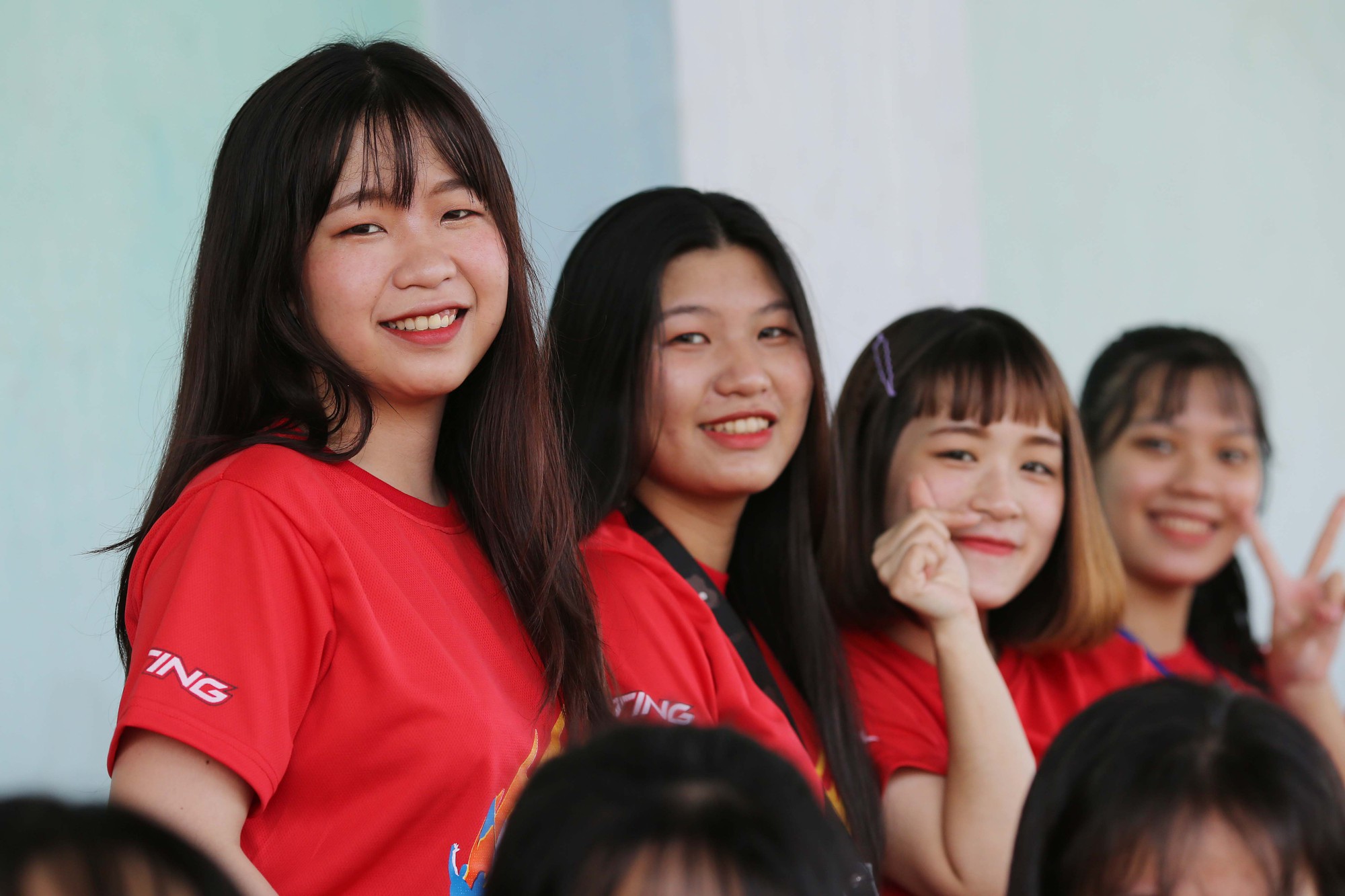 Cầu thủ Tuấn Anh x&eacute; ni&ecirc;m phong, c&ocirc;ng bố nhạc sĩ V&otilde; Thiện Thanh &ocirc;m giải 300 triệu đồng - Ảnh 5.