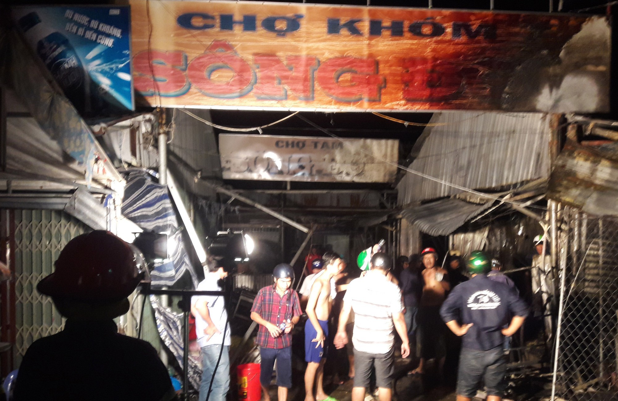 Tiểu thương Sông Đốc khóc ròng vì “bà hỏa” ghé thăm