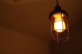 Án mạng vì ánh đèn hành lang