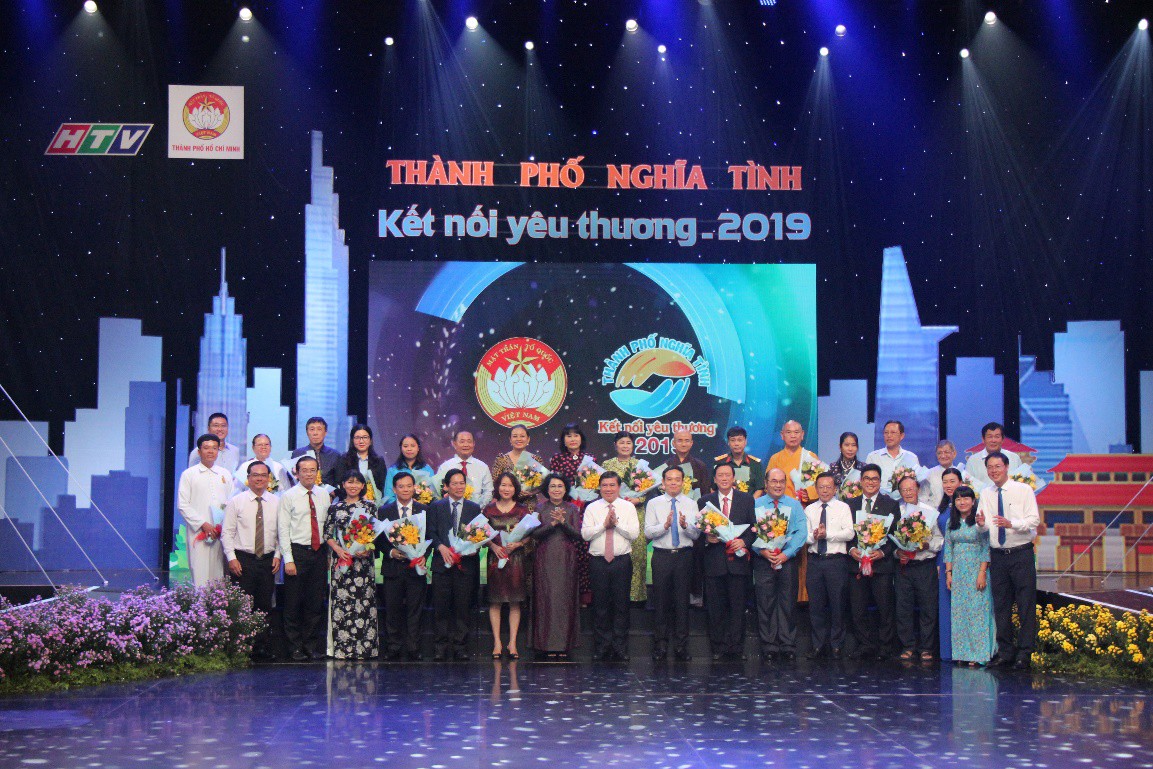 Doanh nghiệp c&ugrave;ng chung tay v&igrave; người ngh&egrave;o - Kh&ocirc;ng ai bị bỏ lại ph&iacute;a sau - Ảnh 2.