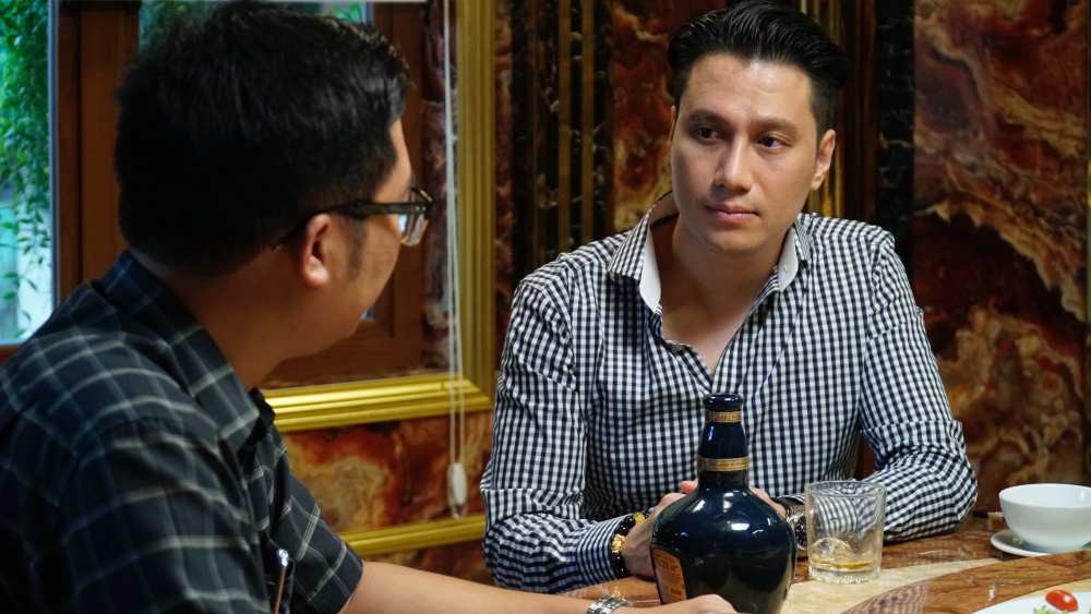 Diễn viên Việt Anh sửa mặt, đạo diễn Khải Hưng chê "thiếu chuyên nghiệp"