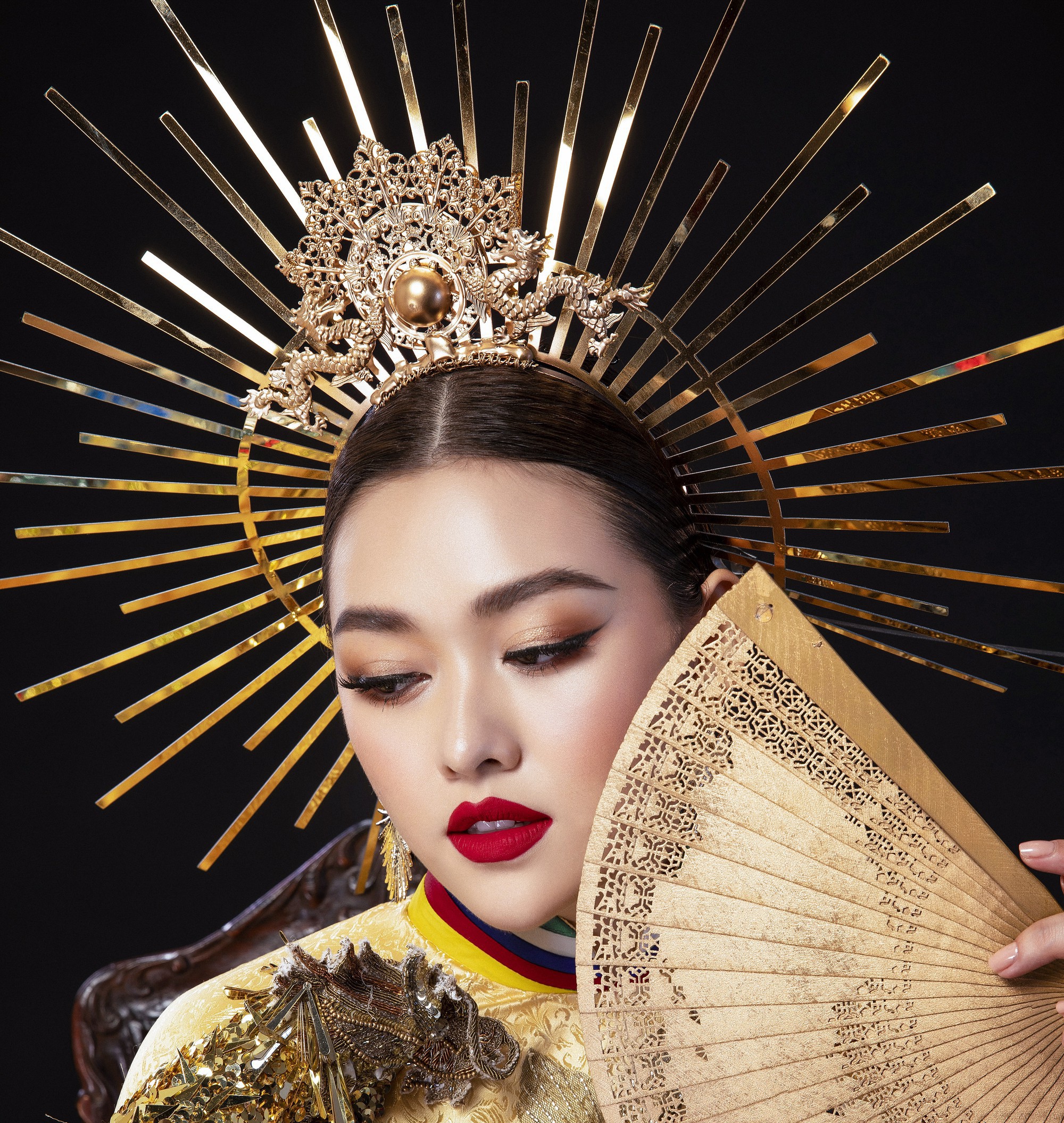 Á hậu Tường San nhờ khán giả chọn quốc phục dự thi Hoa hậu Quốc tế 2019