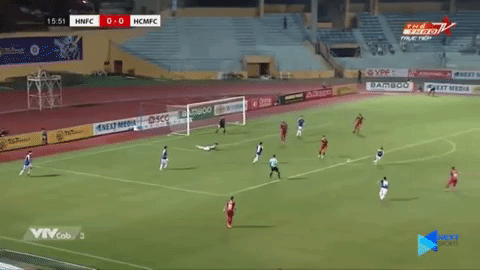 Ph&iacute; Minh Long tỏa s&aacute;ng, tương lai thủ m&ocirc;n B&ugrave;i Tiến Dũng ở H&agrave; Nội FC ra sao? - Ảnh 1.