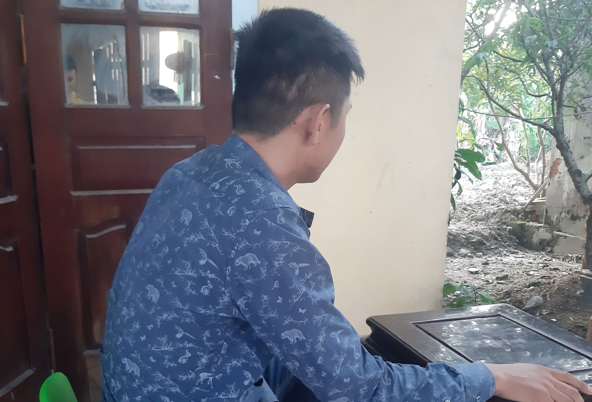 Vụ 39 người chết trong thùng xe ở Anh: Đắng cay kiếp "người rơm"