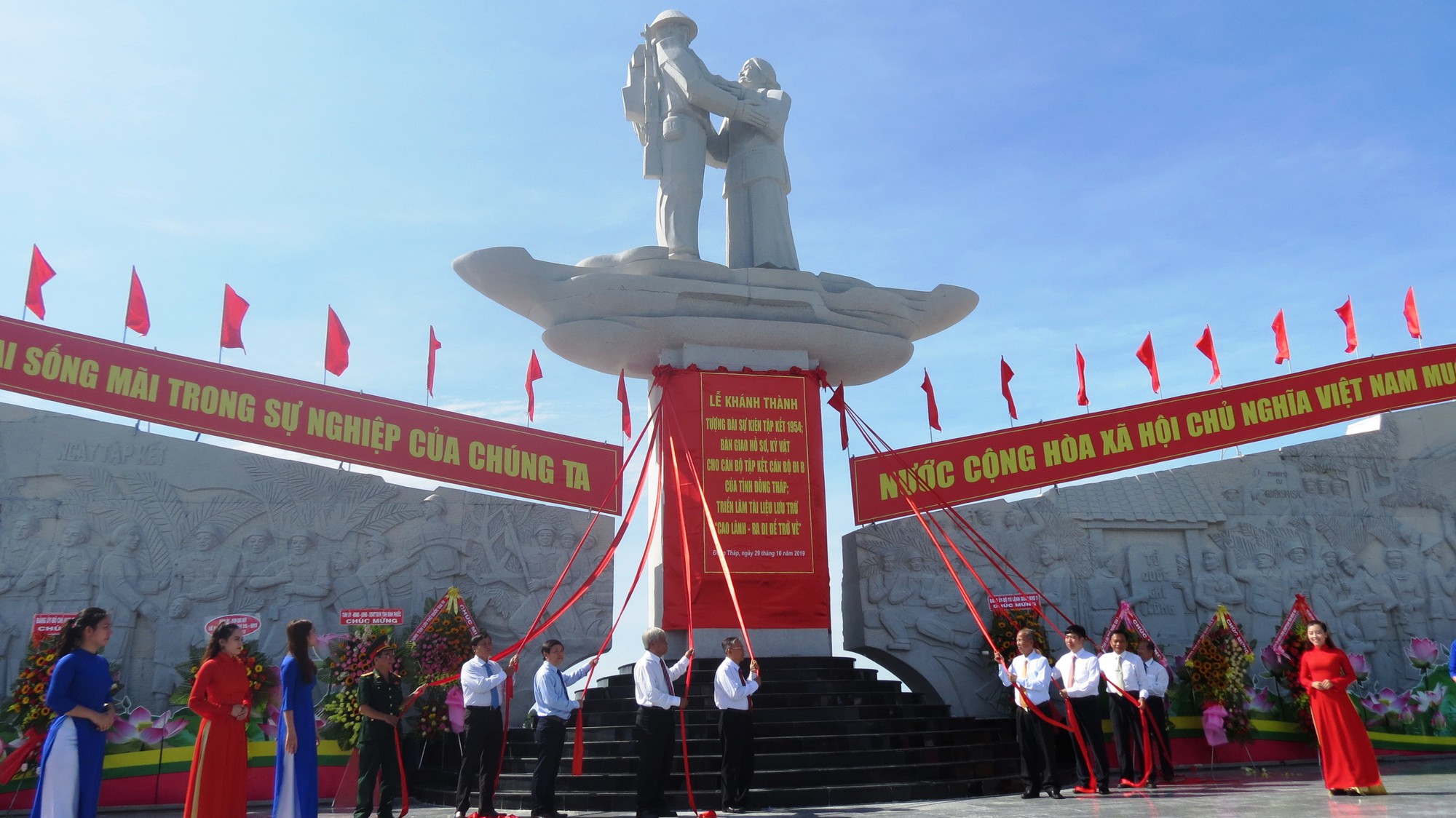 Khánh thành Tượng đài sự kiện tập kết 1954 tại Đồng Tháp
