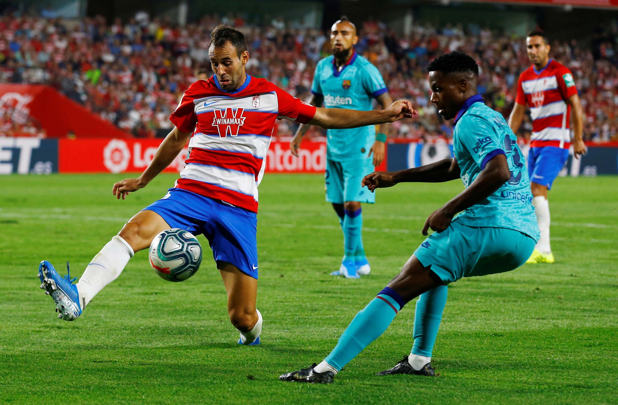Granada thách thức Real Madrid, Barca